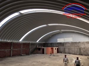 Instalación de lámina en cubierta metálica para nave o bodega