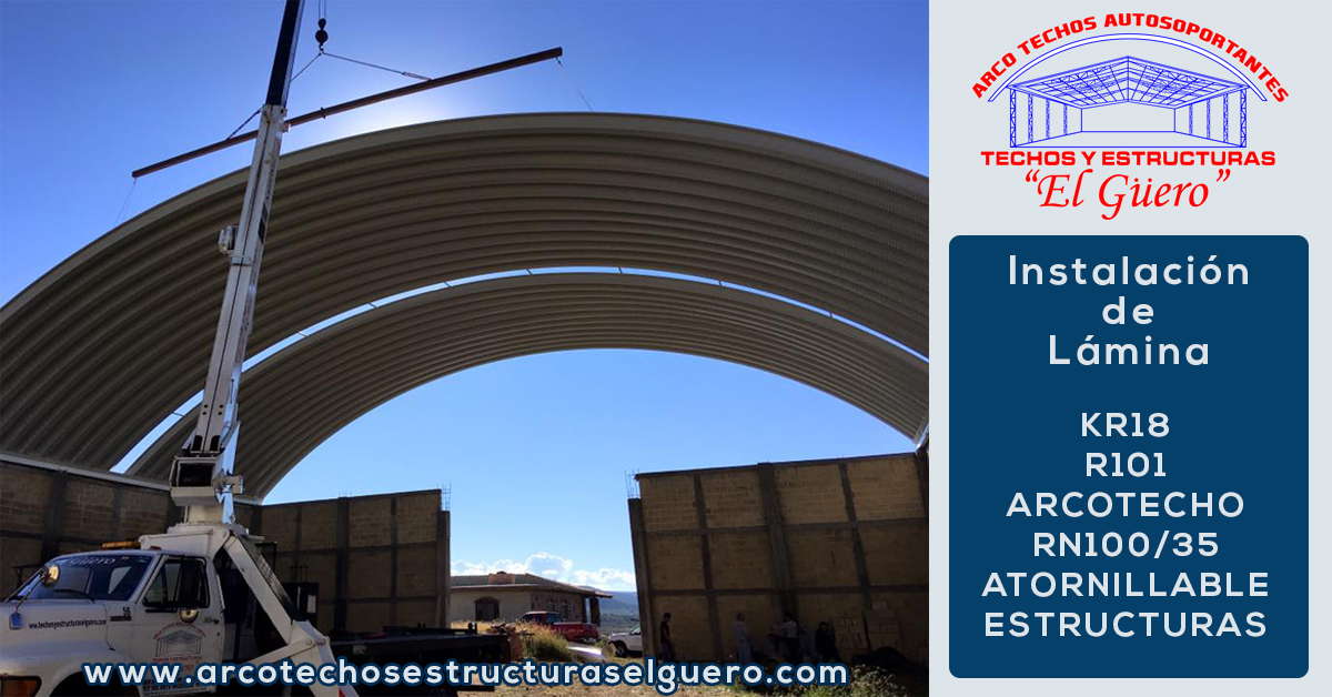 instalación de lámina arcotecho con grúa y equipo de montaje