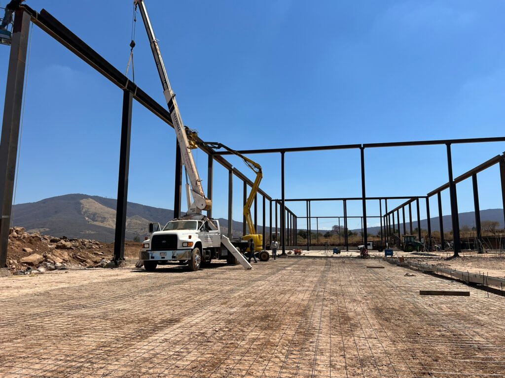 Arcotecho. Empresas que se decican a la construcción de naves industriales en México.